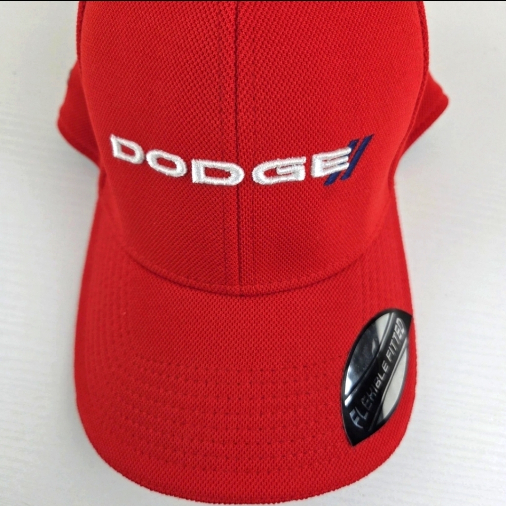 New W/tags Dodge Stripe Licensed Cotton‎ Sandwich Brim Fitted Red Hat Cap